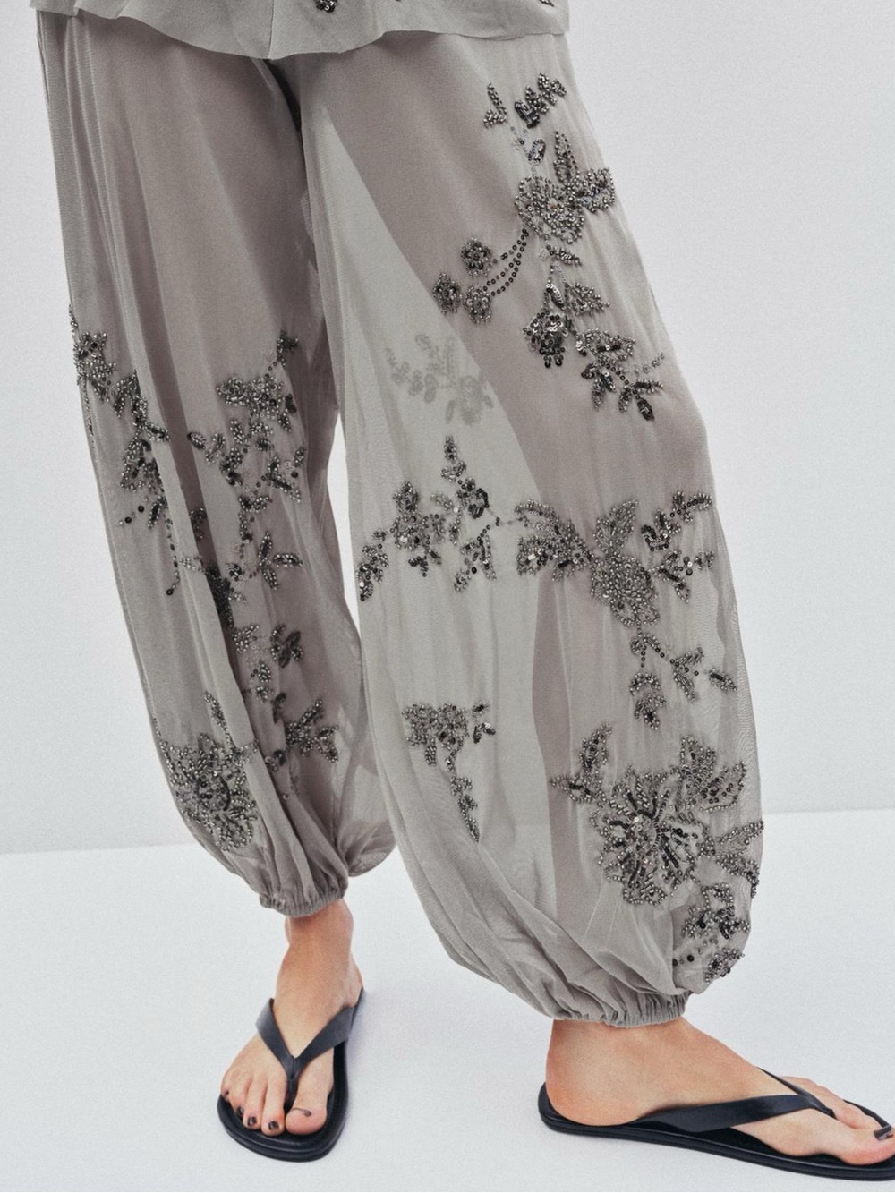EMBROIDERED BLOOMER PANTS

Zara Sheer Embroidered Mesh Joggers - Picture 3 of 10